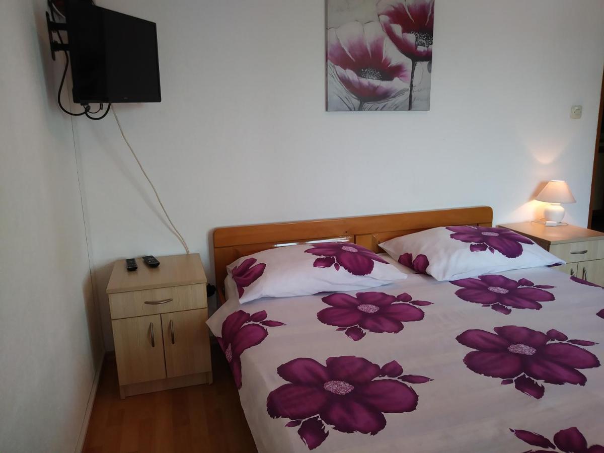 Nives Apartmani Pakoštane Kültér fotó