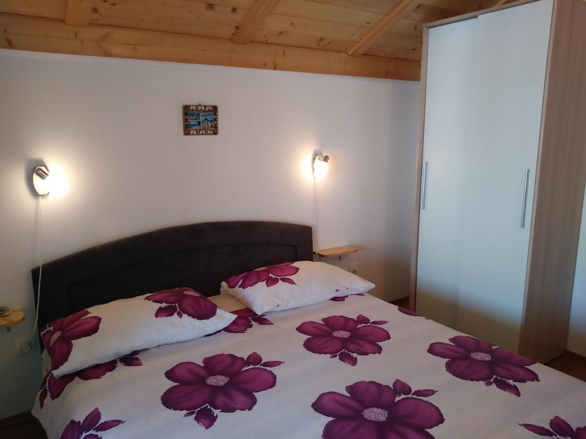 Nives Apartmani Pakoštane Kültér fotó