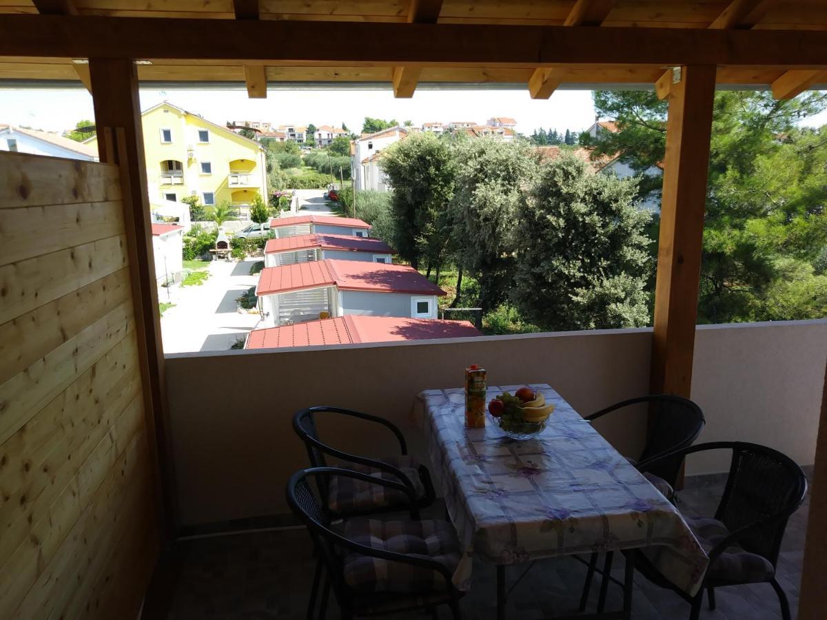 Nives Apartmani Pakoštane Kültér fotó