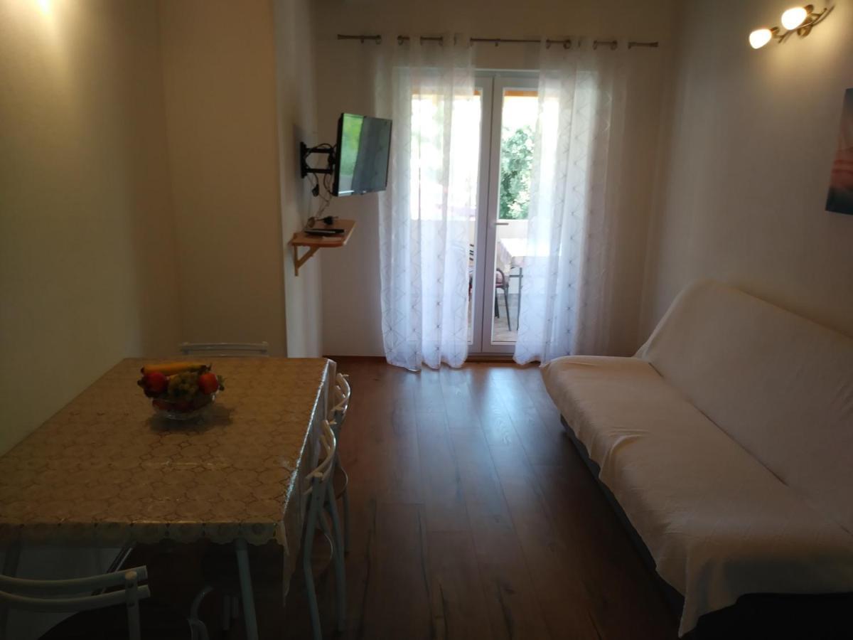 Nives Apartmani Pakoštane Kültér fotó