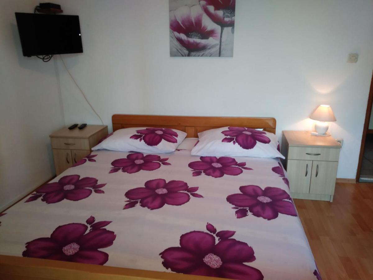 Nives Apartmani Pakoštane Kültér fotó