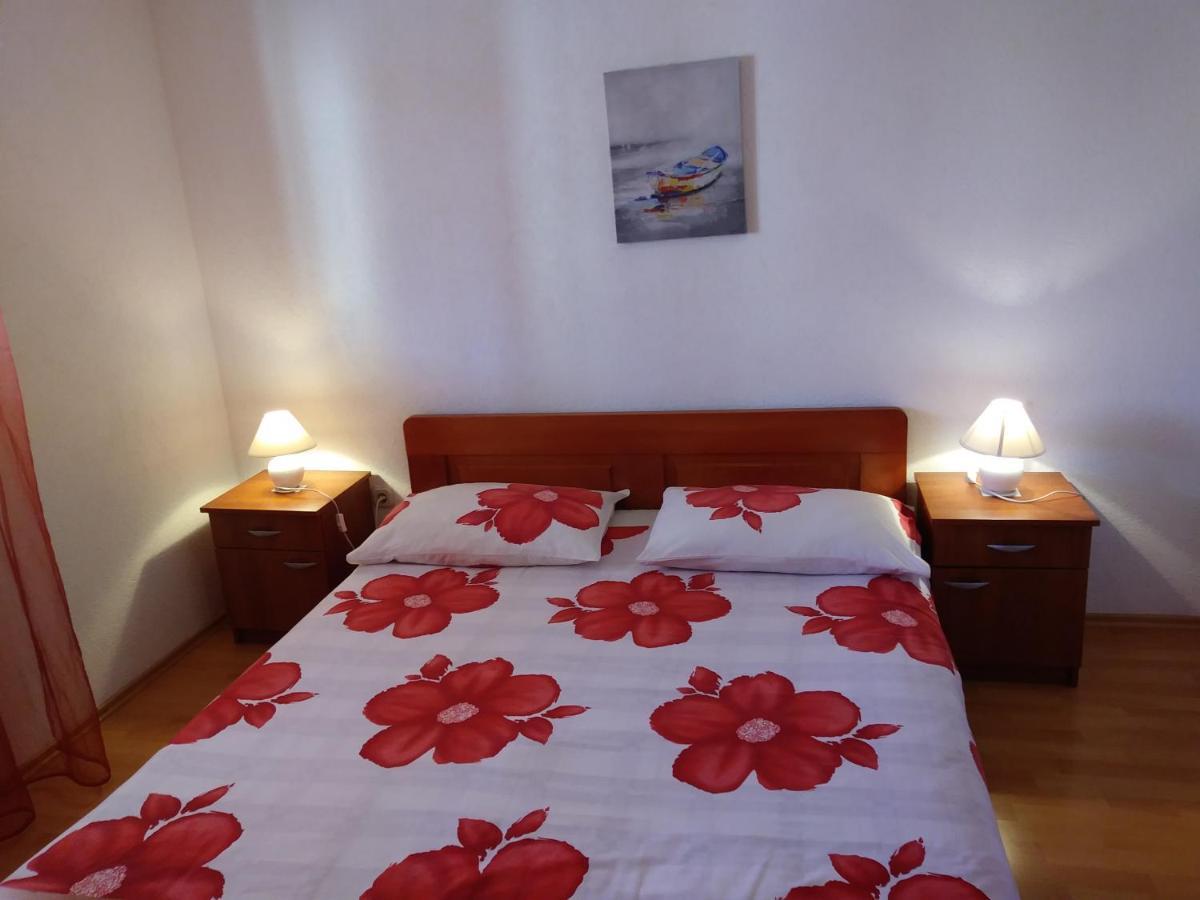 Nives Apartmani Pakoštane Kültér fotó