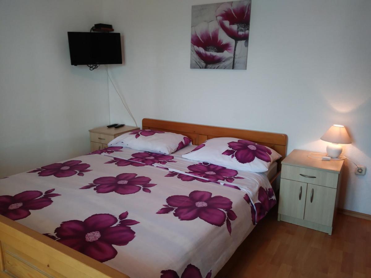 Nives Apartmani Pakoštane Kültér fotó