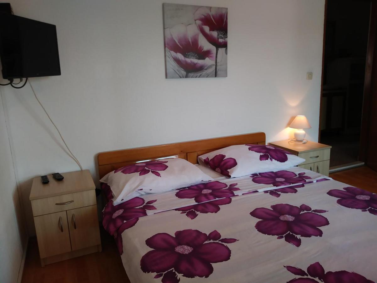 Nives Apartmani Pakoštane Kültér fotó