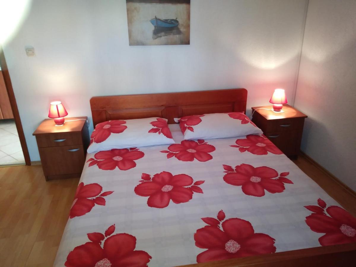 Nives Apartmani Pakoštane Kültér fotó