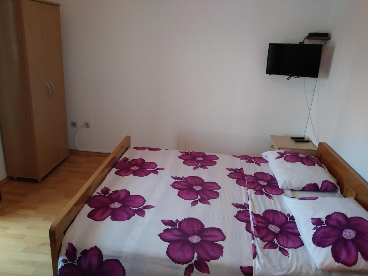 Nives Apartmani Pakoštane Kültér fotó