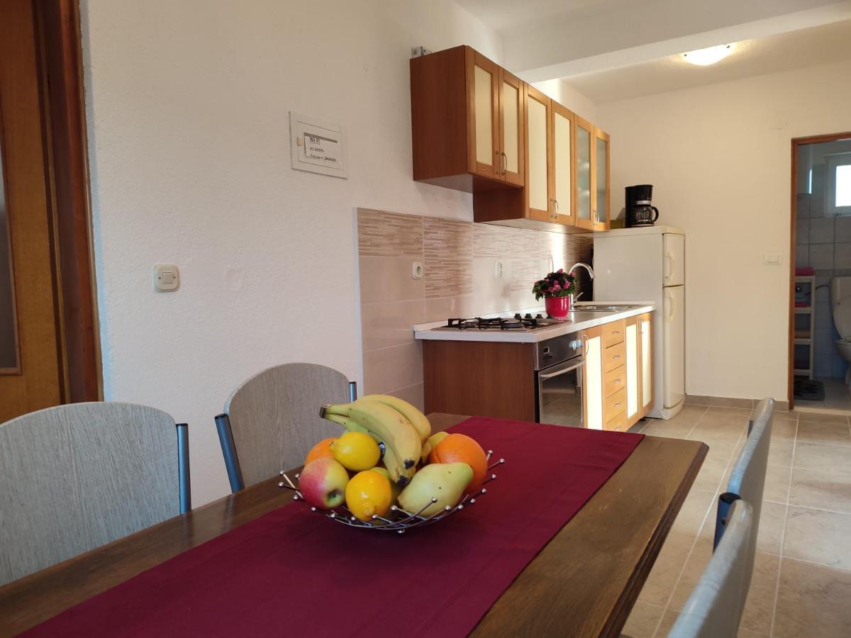 Nives Apartmani Pakoštane Kültér fotó