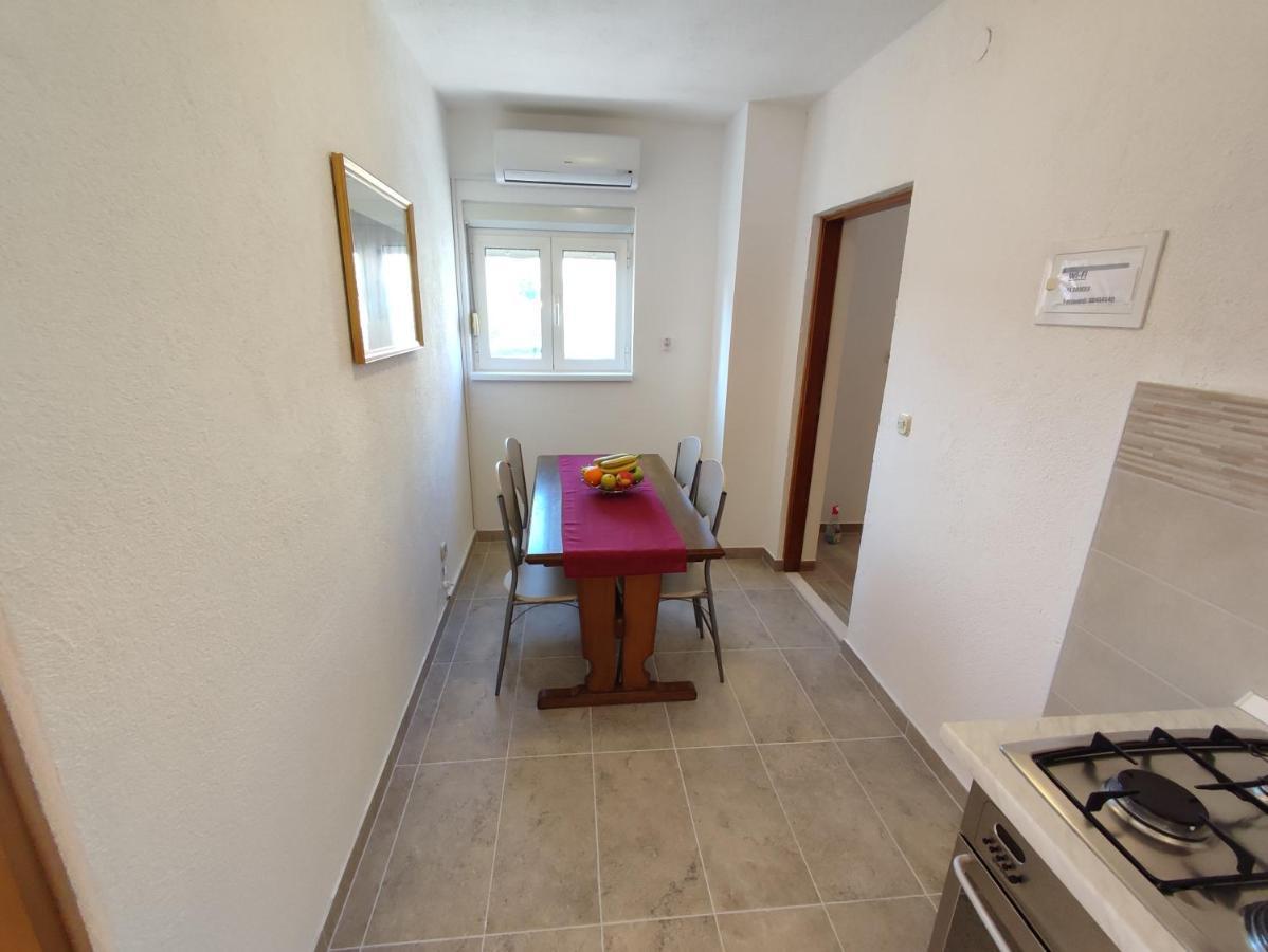 Nives Apartmani Pakoštane Kültér fotó