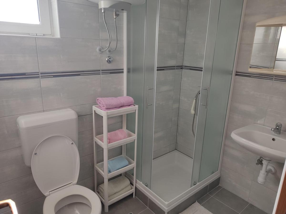 Nives Apartmani Pakoštane Kültér fotó