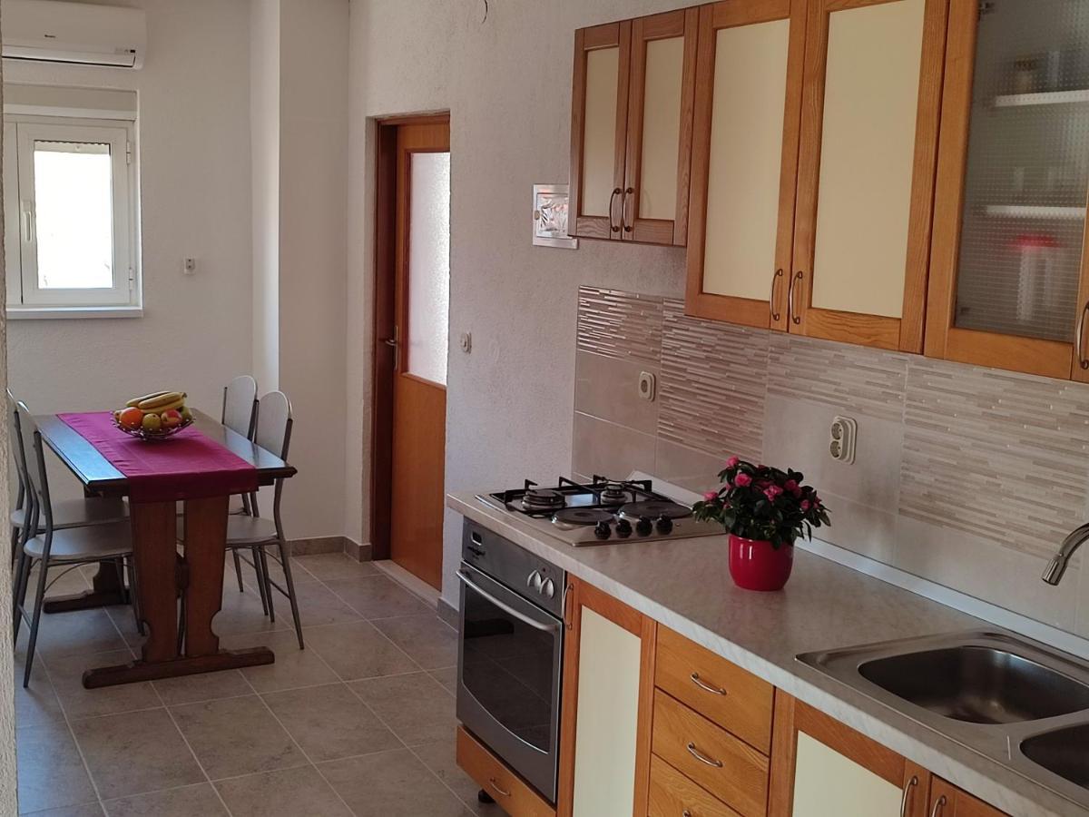 Nives Apartmani Pakoštane Kültér fotó