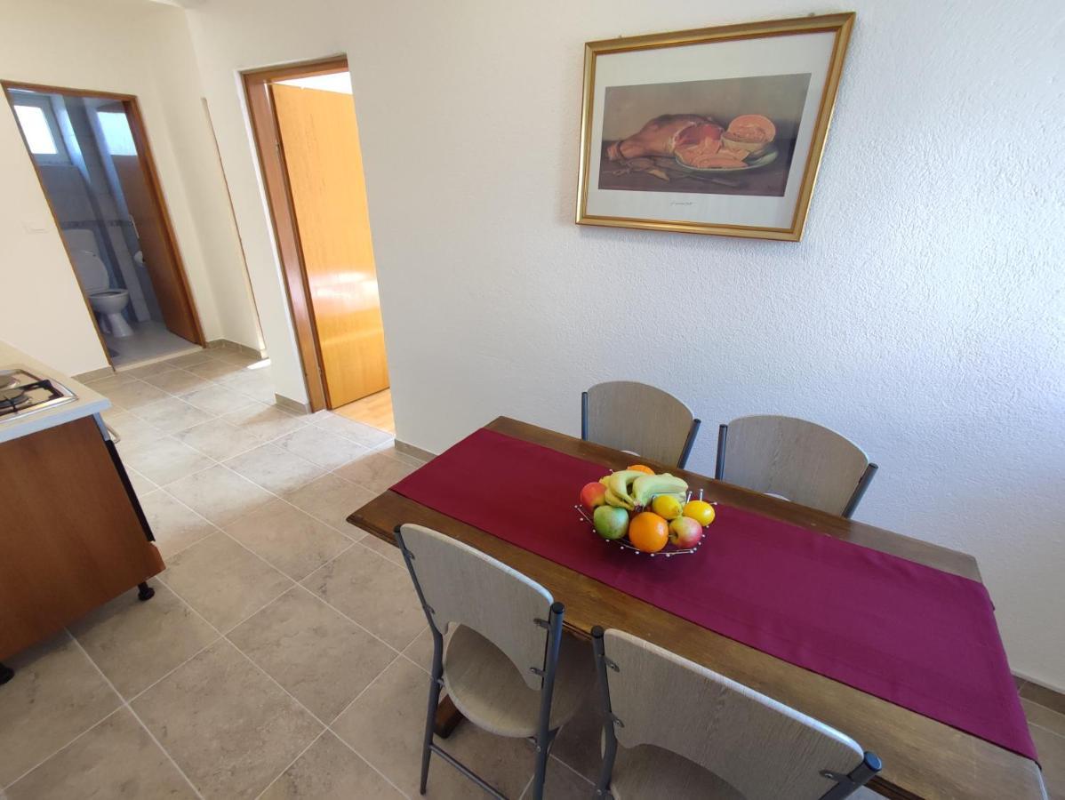 Nives Apartmani Pakoštane Kültér fotó