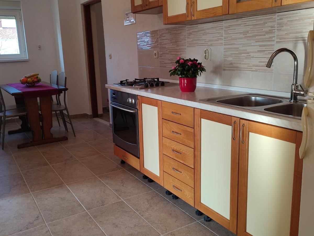 Nives Apartmani Pakoštane Kültér fotó