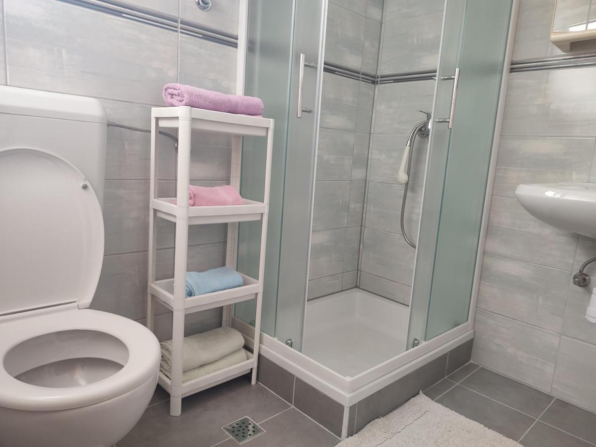 Nives Apartmani Pakoštane Kültér fotó